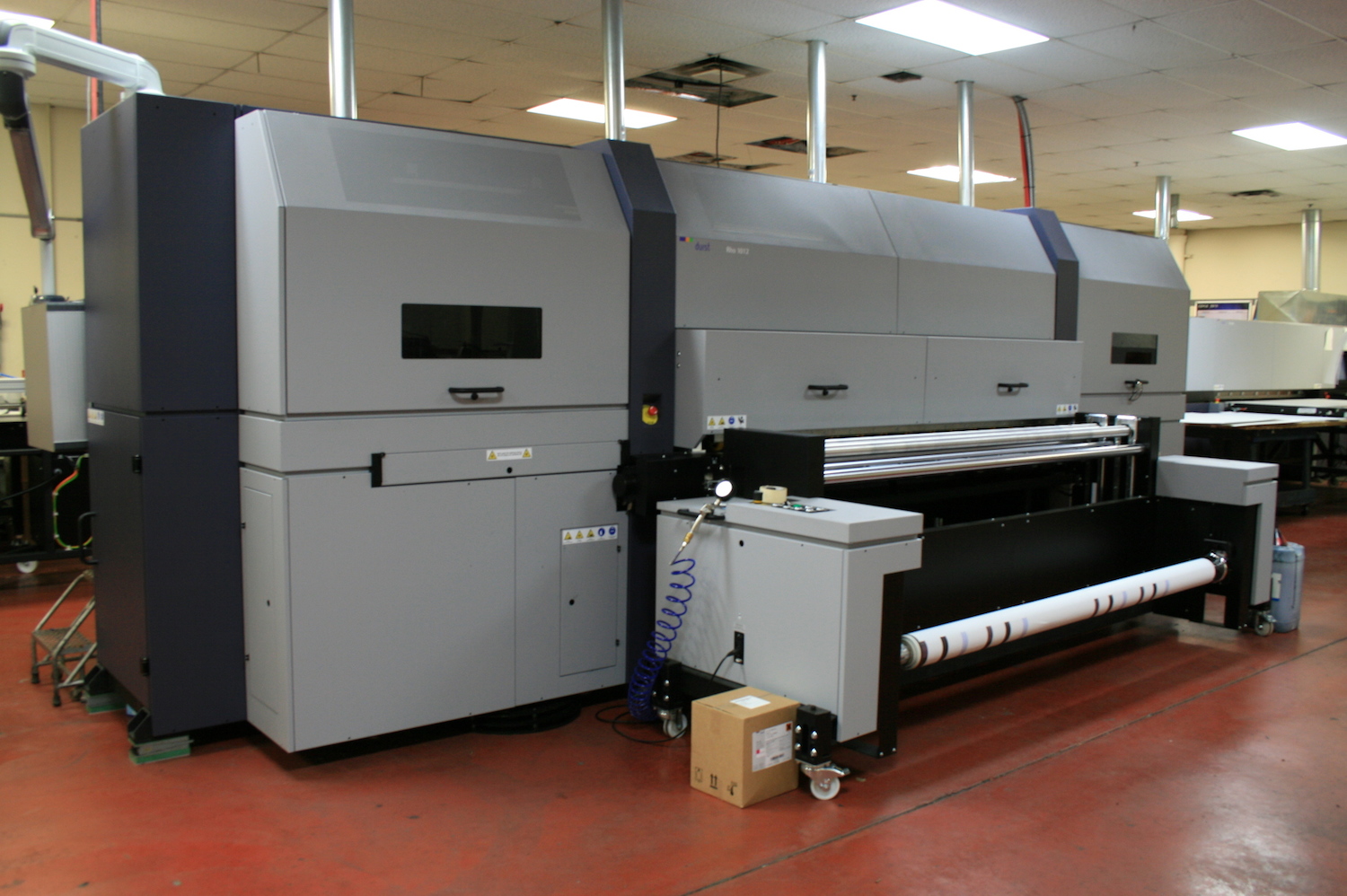 Digital printing press used for magazine and publishing production